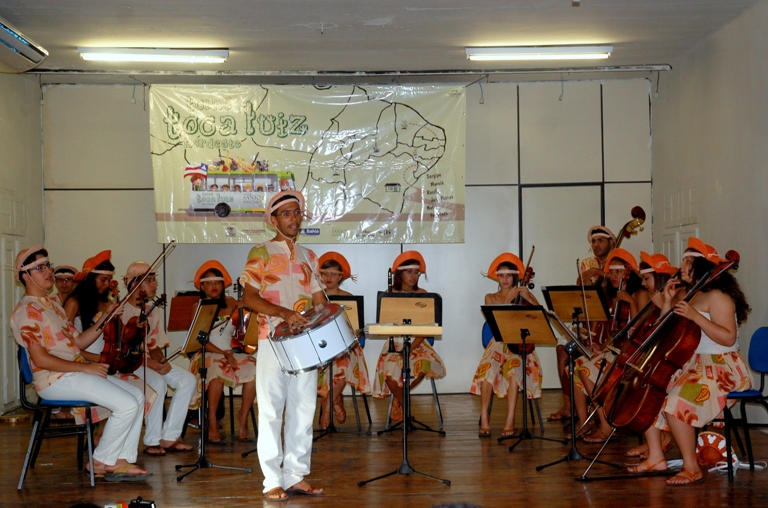 Orquestra Sto Antônio de Coité circula ‘Turnê Toca Luiz’ pelo Nordeste‏