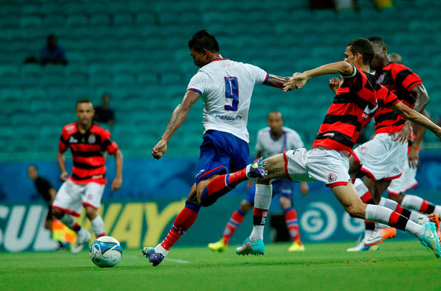 Bahia tem melhor campanha na Copa do Nordeste, mas sofre no estadual