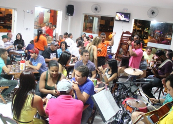 Queimadas: mesmo debaixo de chuva população prestigiou inauguração do Santana Petiscaria e Louge Bar (veja as fotos)