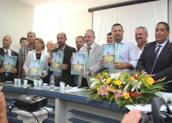 Deputados, prefeitos, reitores e representantes de Territorios conhecem Projeto da UFNB apresentado em Serrinha
