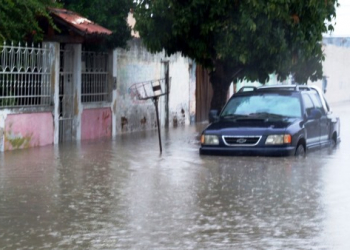 Cansanção: forte temporal deixa ruas alagadas e causa prejuízos