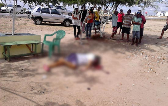 Homem é executado com cinco tiros na porta de casa