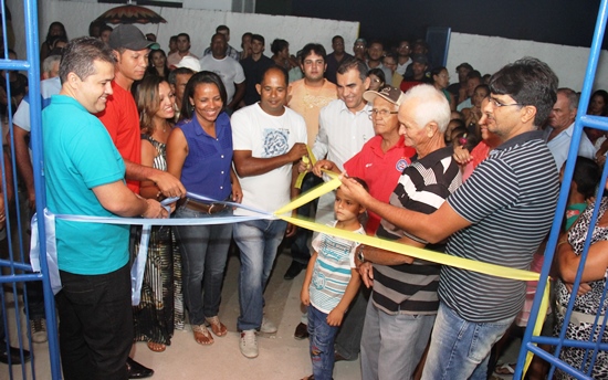 Alexnaldo ao lado do direito do prefeito Assis.