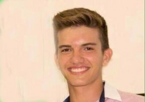 Lucas saiu de casa na noite de sexta numa moto.