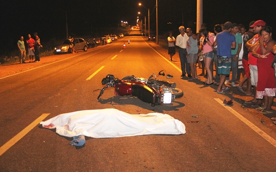 Retirolândia – Motociclista morre ao colidir em lateral de carreta na BA 120