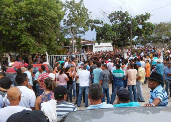 Multidão dá o último adeus a Liliane Pinto