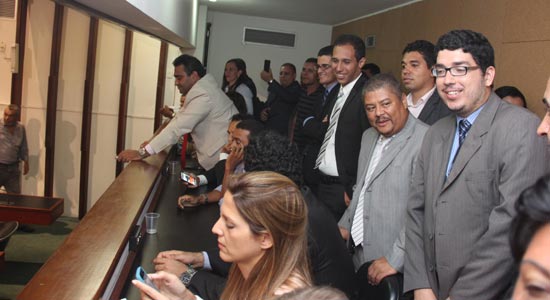 poucas-e-boa-posse-dos-depu