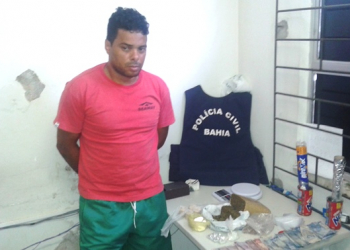 Traficante é preso em flagrante pela Policia Civil quando embalava droga em sua residência