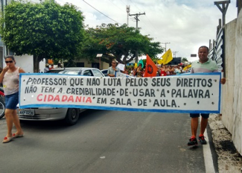 Coité – Presidente do Sindicato disse que greve só acaba quando o prefeito sentar e definir situação dos professores