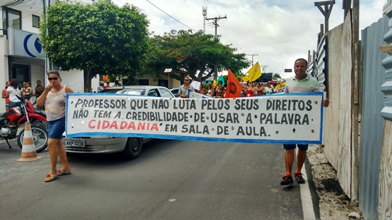Coité – Presidente do Sindicato disse que greve só acaba quando o prefeito sentar e definir situação dos professores