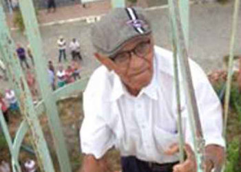 Quixabeira: aposentado sobe mais uma vez em caixa d’água para comemorar seu aniversário de 102 anos