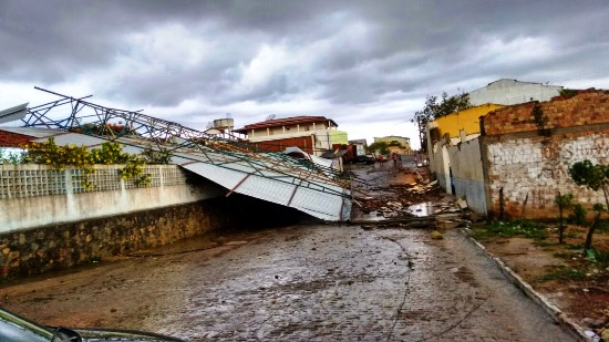 Temporal arranca cobertura de galpão e provoca outros danos em Teofilândia