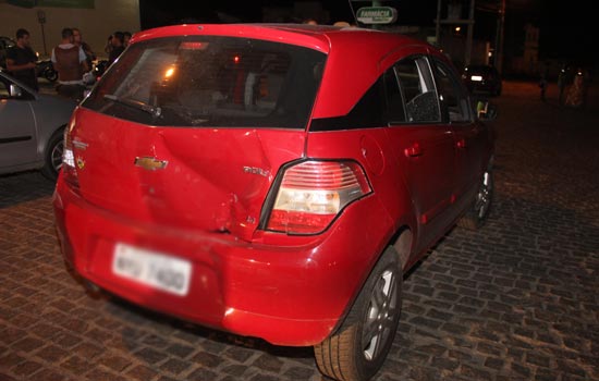 Refém liberado, criminosos fogem pelo matagal depois de carro estourar pneu; assim foi o desfecho do assalto ao Todo Dia de Coité