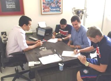 Com multa de R$ 95 milhões, Bahia renova com Rômulo e Bruno Paulista