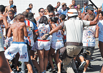 BA-VI: PM usa bombas e balas de borracha durante briga de torcidas