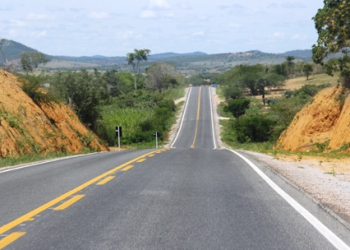 Diretoria da Augúrio entrega 14 km da BA 130 e recebe autorização de Rui Costa para realizar mais 19 km