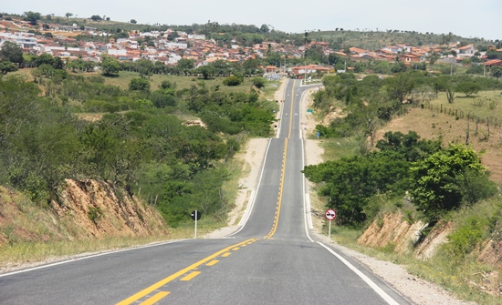 Diretoria da Augúrio entrega 14 km da BA 130 e recebe autorização de Rui Costa para realizar mais 19 km