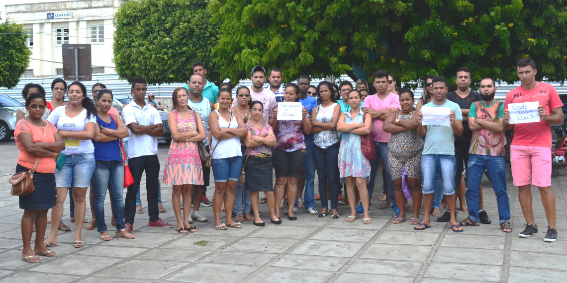 Terceirizados das escolas estaduais ‘cruzam os braços’ por conta de salários atrasados