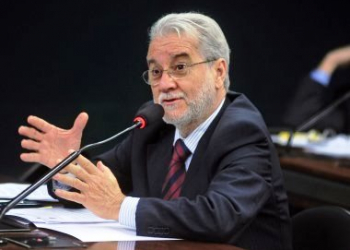 Emiliano assume cargo e diz que ministério vai abrir debate sobre regulamentação da mídia