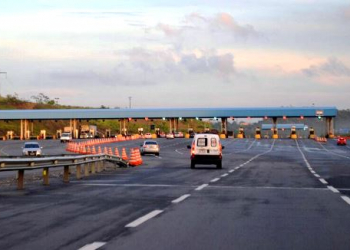 Via Bahia instala placas de passe livre para ambulâncias em pedágios da BR 324; Alex da Piatã havia dado entrada em projeto de Lei na AL