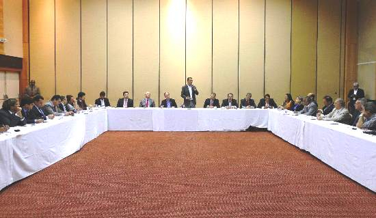 Em reunião com recorde de deputados, Rui determina segurança financeira do Estado