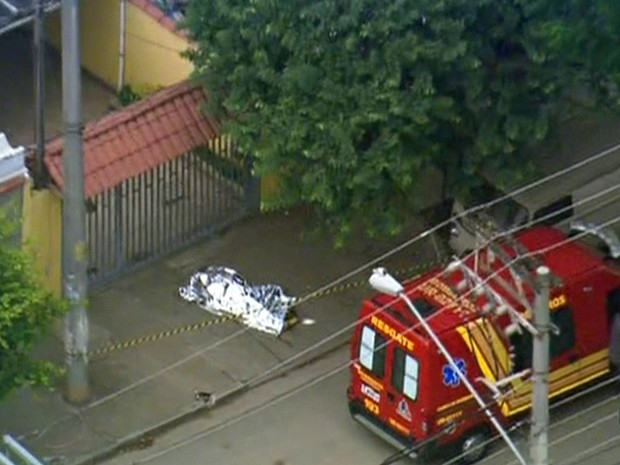 Homem morre atacado por cães pitbull após pular muro de casa à procura da mãe