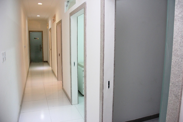 Consultórios no térreo e primeiro andar