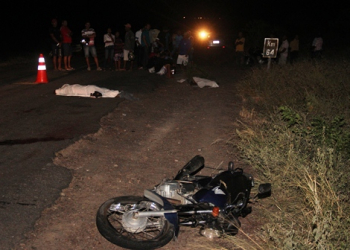 Santaluz – Dois homens morrem vítimas de acidente envolvendo moto, topic e ônibus na BA 120