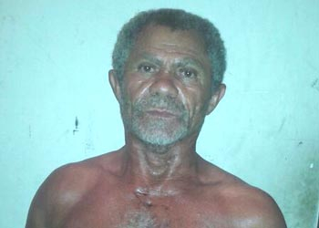 Acusado de matar esposa a golpes de facão é apresentado a Delegacia