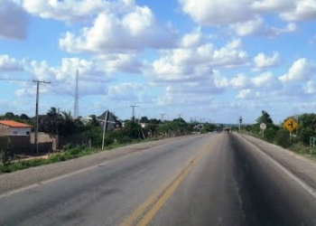 Motociclista atropela pedestre e os dois vêm a óbito na BR 407; carona fica gravemente ferida