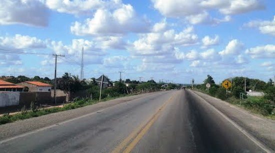 Motociclista atropela pedestre e os dois vêm a óbito na BR 407; carona fica gravemente ferida