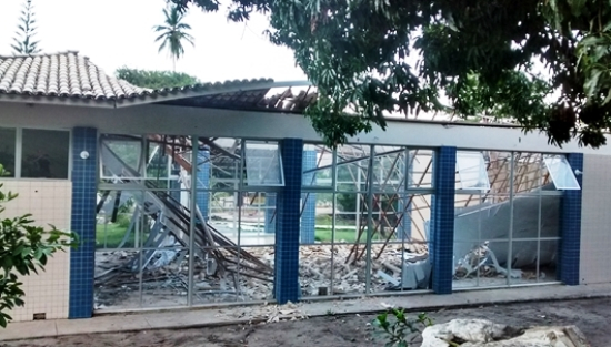 Cobertura de Salão desaba horas antes de cerimônia de casamento em Monte Santo