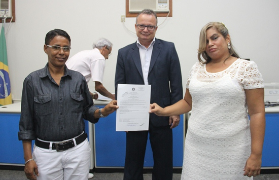 Agora é oficial: Gildean e Cristina estão casadas inclusive com alteração nos sobrenomes