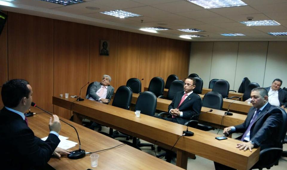 Comissão de Orçamento da ALBA debate aumento de vistoria com diretor do Detran-Ba