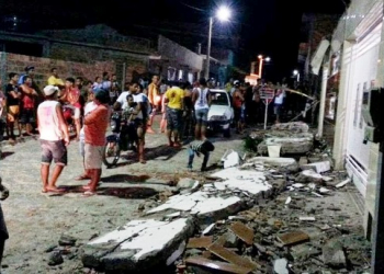 Marquise residencial desaba e mata casal em Barrocas