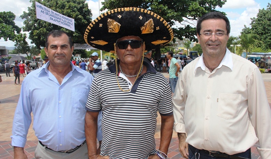 Poucas e boas da visita de Rui a Monte Santo para inaugurar estrada