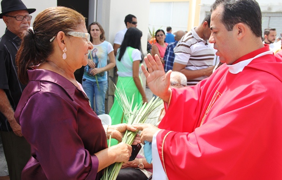 Católicos coiteenses participam de procissão e missa de ramos; atos marcam abertura da Semana Santa