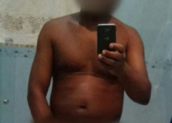 Padre é afastado do sacerdócio após aparecer nu em fotos divulgadas no WhastApp