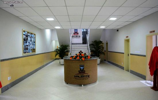 Prefeitura de Valente é reinaugurada depois de reformada e ampliada