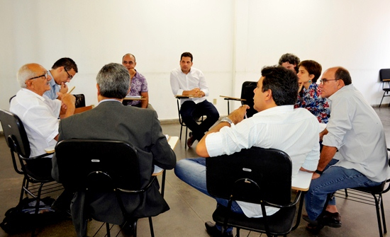 Regularização fundiária é tema de reunião entre secretaria e ministério