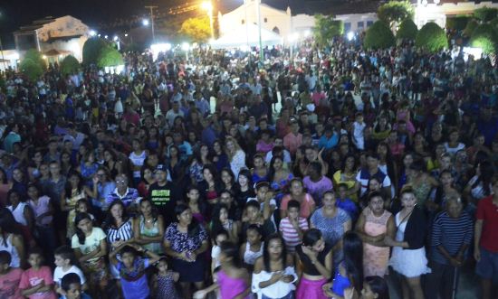 Gavião – Multidão lota Praça para assistir ao show de Lázaro, em Comemoração aos 30 anos de Emancipação Política