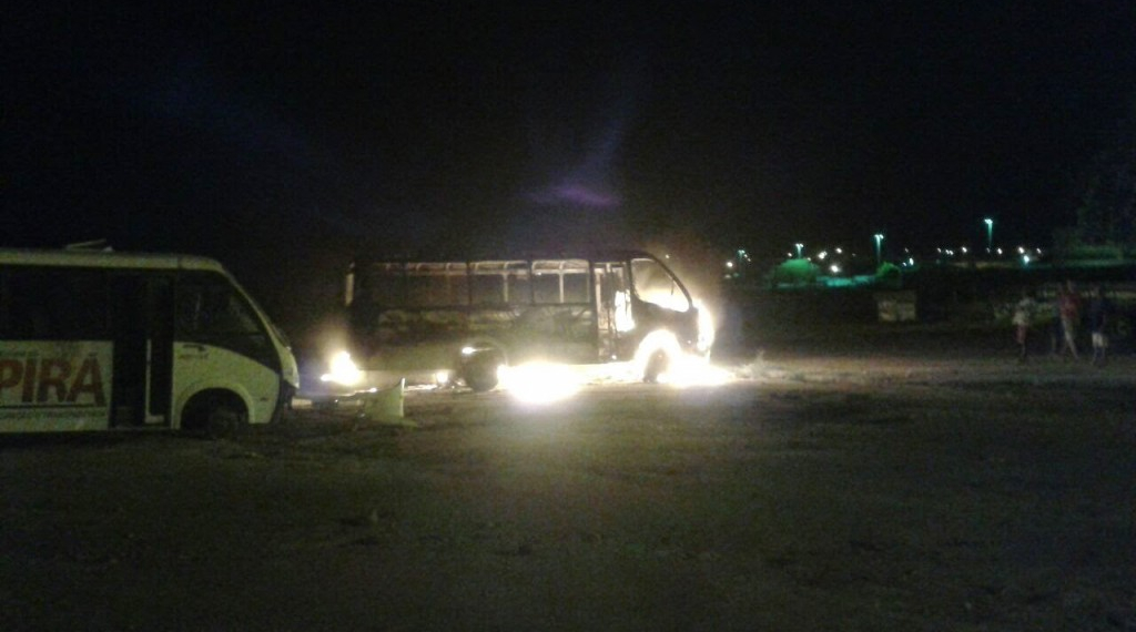 Incêndio atinge três veículos no patio da Prefeitura de Ipirá