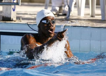 Nadador baiano com escoliose conquista ouro inédito para o Brasil, na Polônia