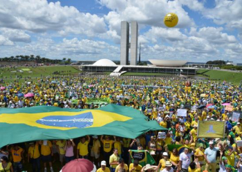 Protestos contra o governo reúnem manifestantes em várias cidades do país