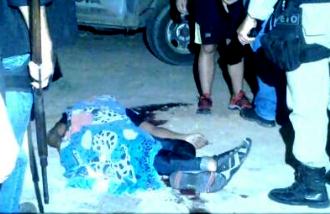 Assaltante morreu no local.