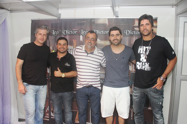 Esquerda para a direita: Victor, Thiago, Ismael, Iran e Léo.