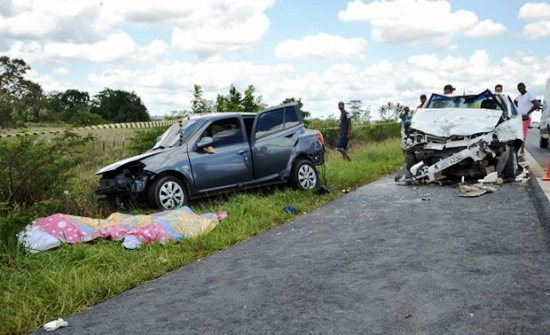 Acidente envolvendo quatro veículos deixa três mortos na BR 101