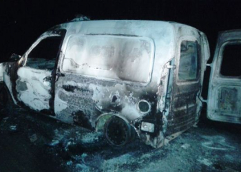 Tragédia anunciada: ambulância da Prefeitura de Tanquinho pega fogo após atropelar animal na BA 411