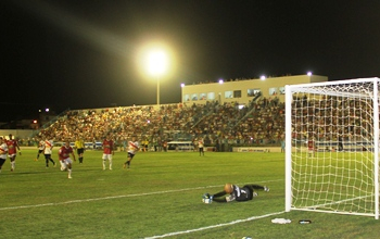 Jacuipense jogando em sua verdadeira casa perde para o Paraná Clube e se complica na Copa do Brasil