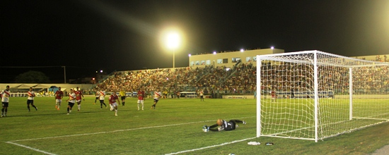 Jacuipense jogando em sua verdadeira casa perde para o Paraná Clube e se complica na Copa do Brasil